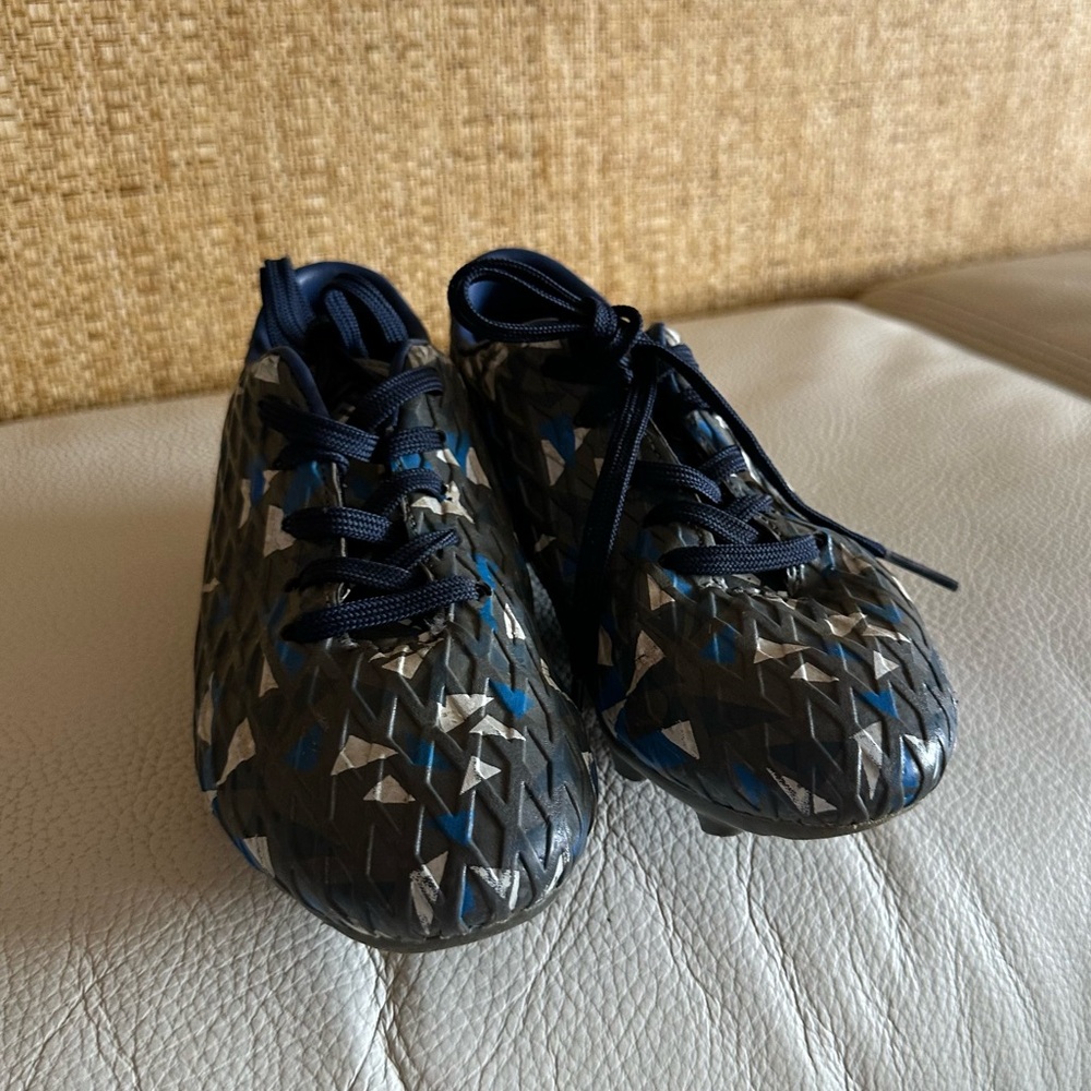 DREAM PAIRS  Kids Boys/Girls Soccer/Baseball/Football cleats  Size US 13, EUR 31